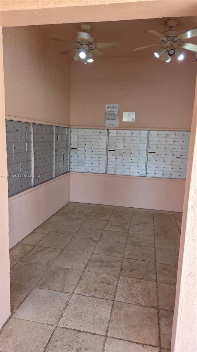 Building Photo - 2101 Belmont Ln