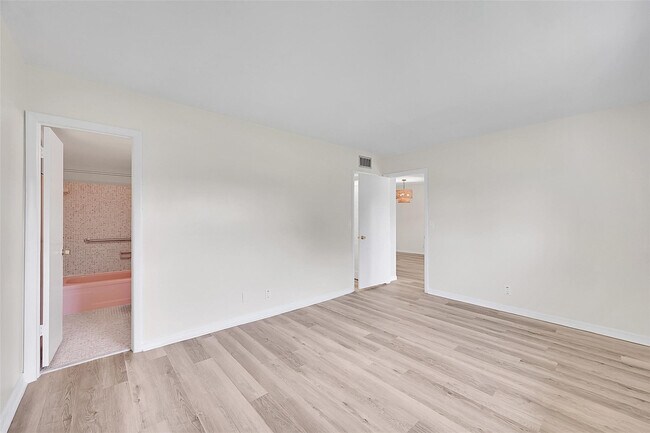 Building Photo - 23 Abbey Ln