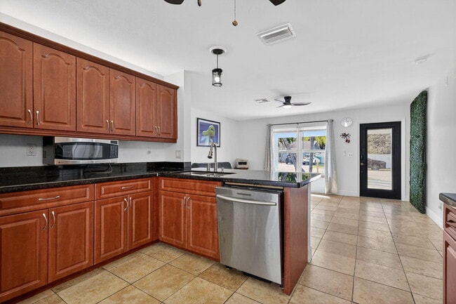 Building Photo - 4540 SW 28th Terrace