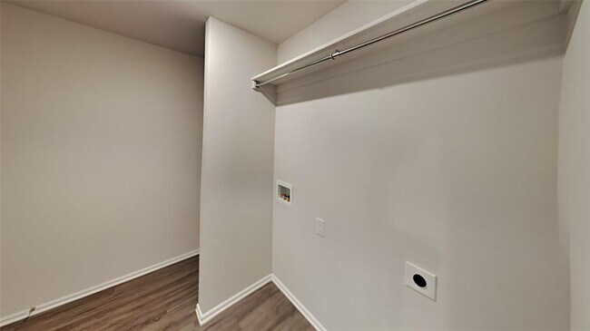 Building Photo - 1024 S Blackjack Ln