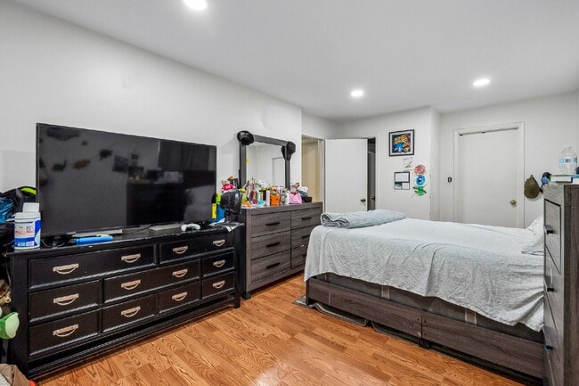 Building Photo - Charming and updated single-family home in a convenient Woodbridge location!