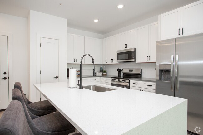 2BR, 2BA - 1,042SF - Kitchen - Ethos Apartments | New Construction