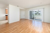 Building Photo - 208 Sequim Common