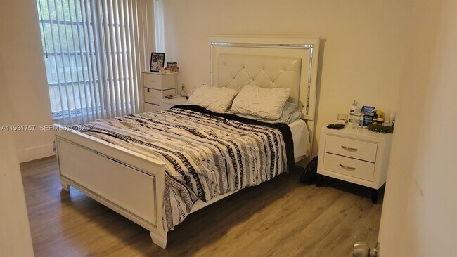 Building Photo - 4158 Inverrary Dr