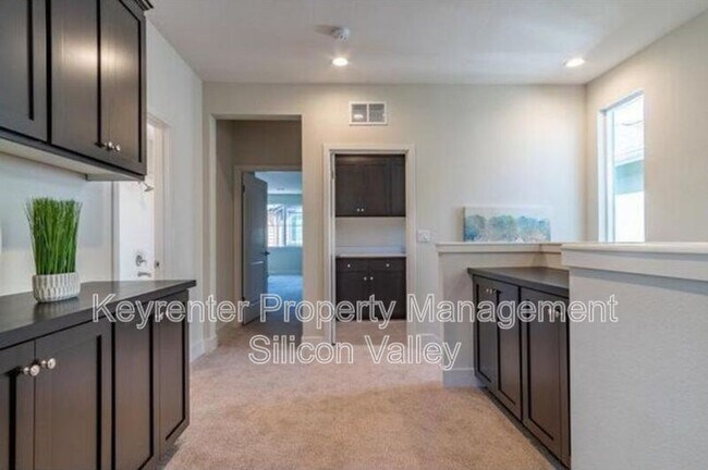 Building Photo - 1020 Skybo Ct