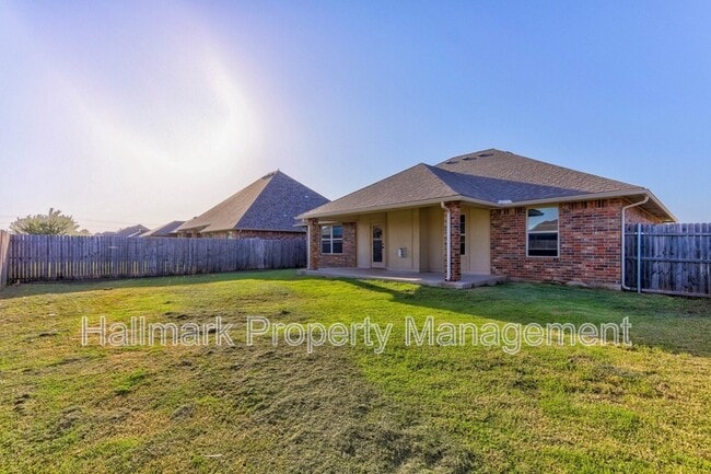 Building Photo - 920 SW 13th St