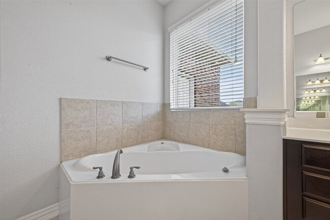 Building Photo - 16114 Sydneyann Dr