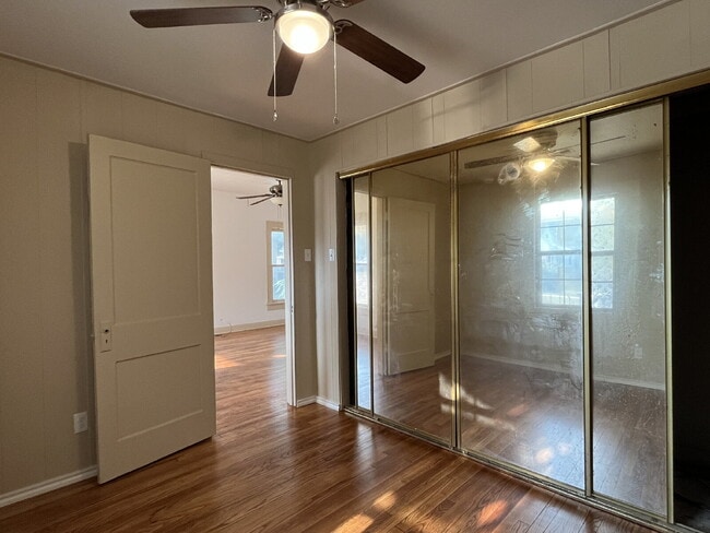 Building Photo - 2 Bedroom 1 Bath for Lease!!