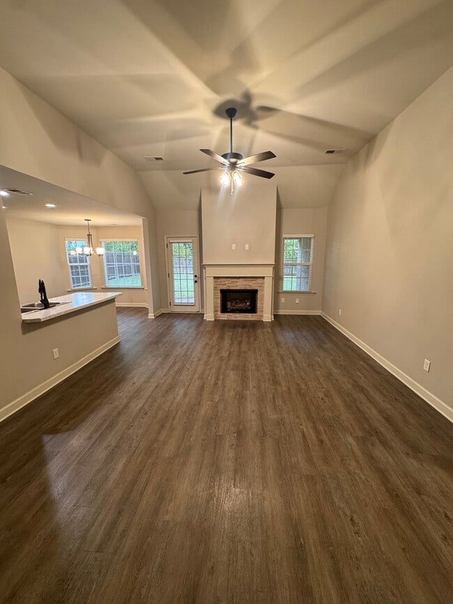 Building Photo - 1029 Hogue Dr