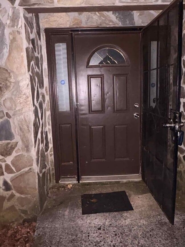 Building Photo - COMING SOON! Beautiful 3BR 2BA Home w/ Garage Parking in Riverdale