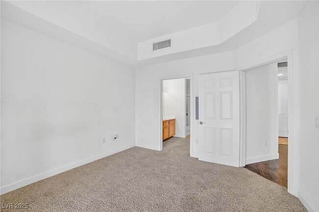Building Photo - 87 E Agate Ave