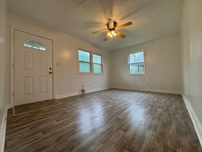 Building Photo - Available Now 2 bedroom 1 bathroom with 2 car garage