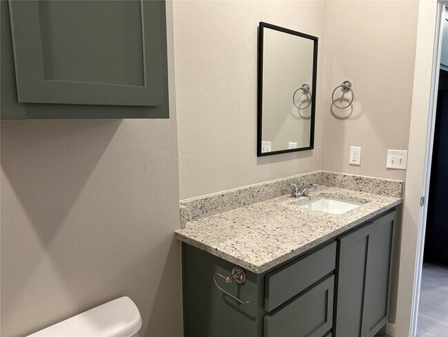 Building Photo - 325 N Cleveland Ave