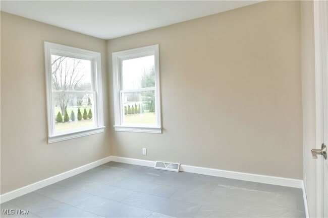 Building Photo - 9190 Warren Painsville