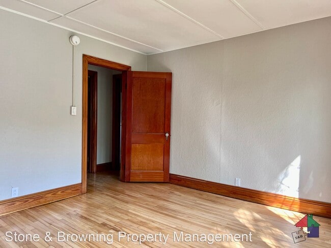 Building Photo - 3 br, 1.5 bath House - 83 South Main St.