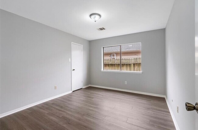 Building Photo - 12226 Ravenmoor Dr