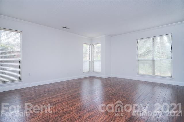 Building Photo - 2500 Cranbrook Ln