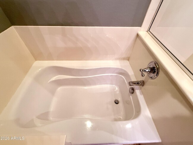 Building Photo - 705 W Queen Creek Rd