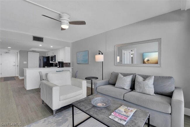 Building Photo - 890 S Collier Blvd