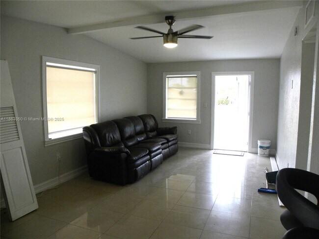 Building Photo - 9860 SW 48th St