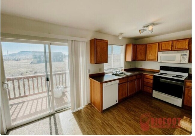 Building Photo - 7920 Quail Dr