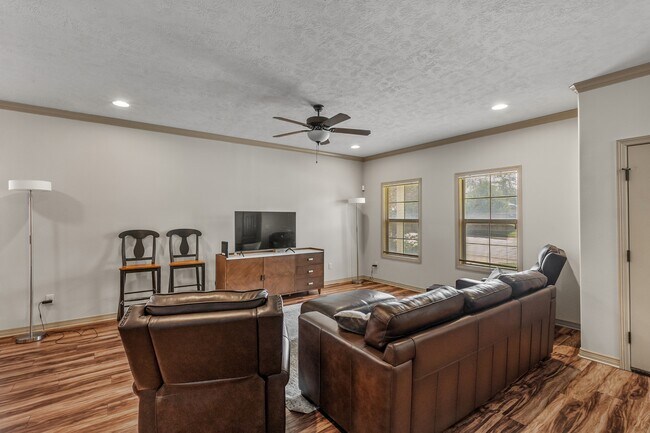 Building Photo - 403 Holleman Dr