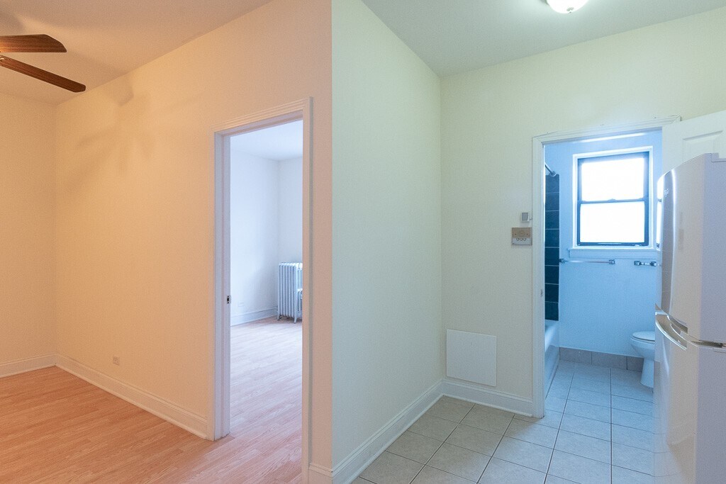 Building Photo - 4856 N Damen Ave