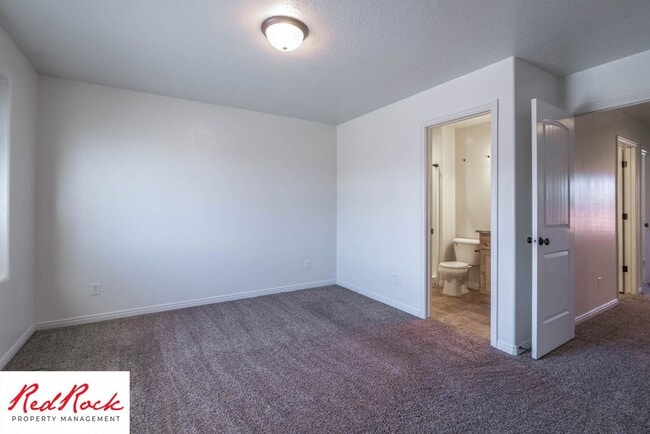 Building Photo - Pet Friendly! Spacious 4 Bedroom Townhome!