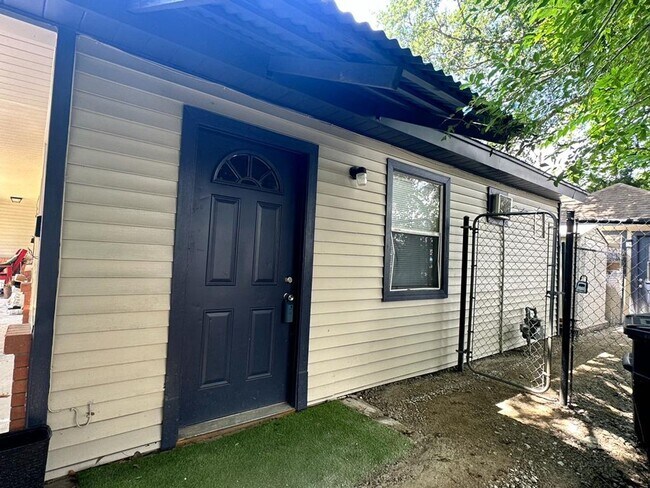 Building Photo - 2117 Thonig Rd