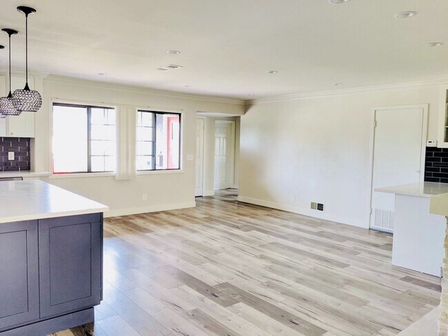 Building Photo - 10242 Tyhurst Rd