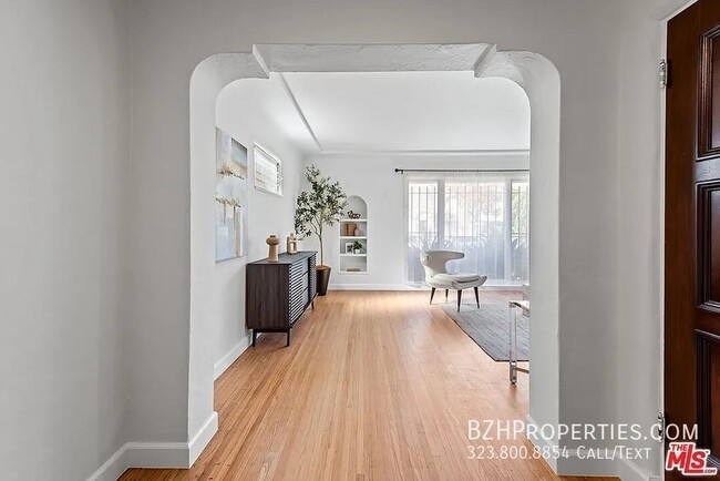 Building Photo - Charming Duplex in McCarthy Circle – Class...