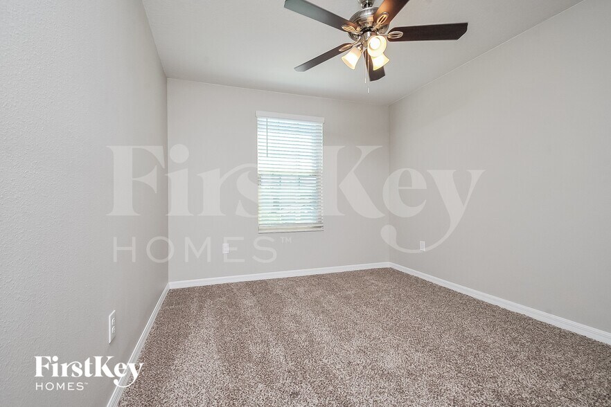 Building Photo - 10237 Carloway Hills Dr