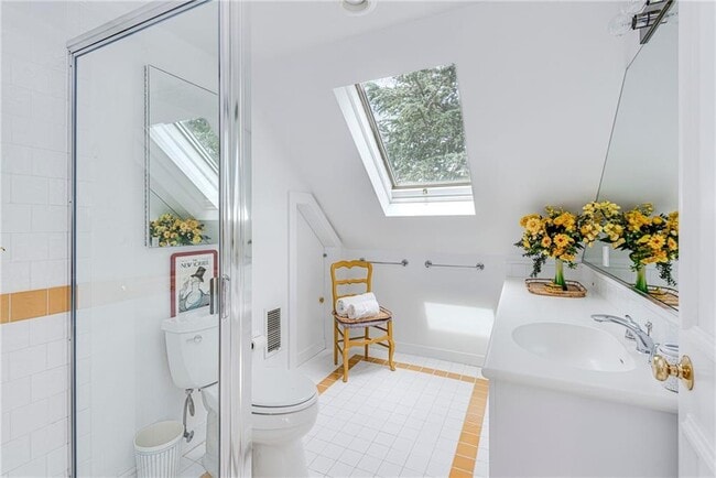 Building Photo - 25 Ocean Heights Rd