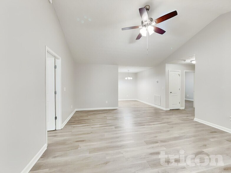 Building Photo - 60 Camden Pl