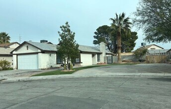 Building Photo - 2 BETHROOMS 2 BATHROOMS  2 CAR GARAGE HOUSE AVAILABLE FOR RENT