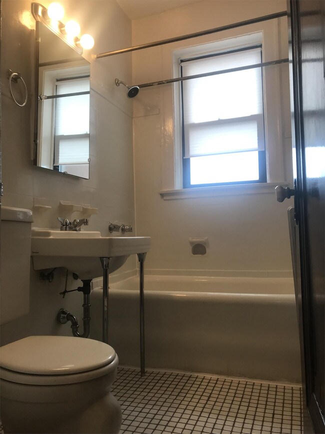 Building Photo - 1535 W 83rd St