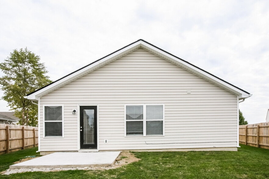 Building Photo - 5558 Wild Horse Dr