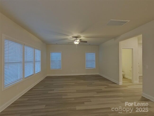 Building Photo - 137 Queenshall Rd