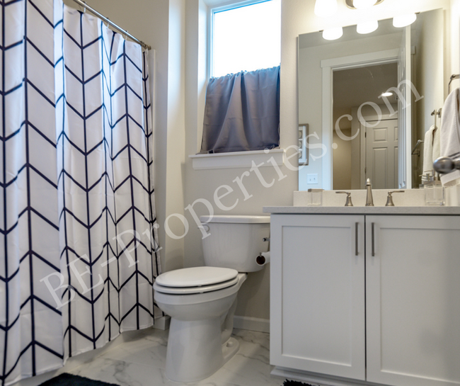 Building Photo - Lovely Tehaleh 3 bedroom