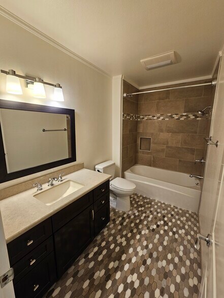 Primary bathroom - 1200 Opal St