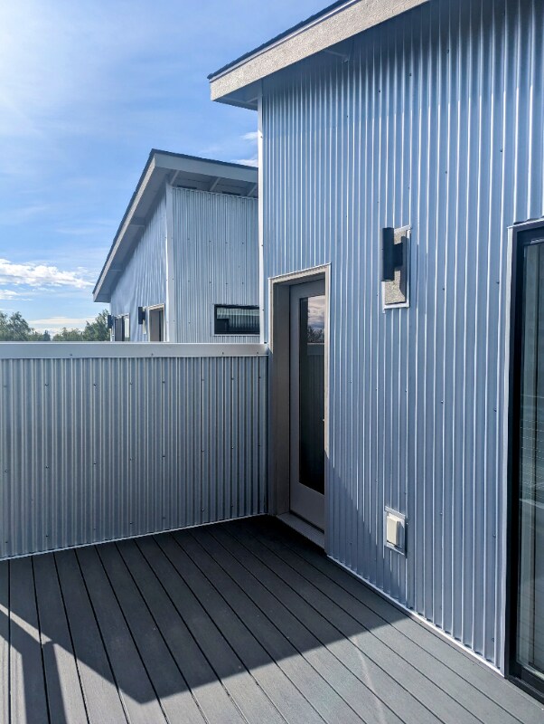 Building Photo - 957 W 12th Ave