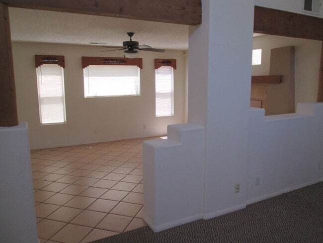 Building Photo - (4) Beds & (3) Car Garage