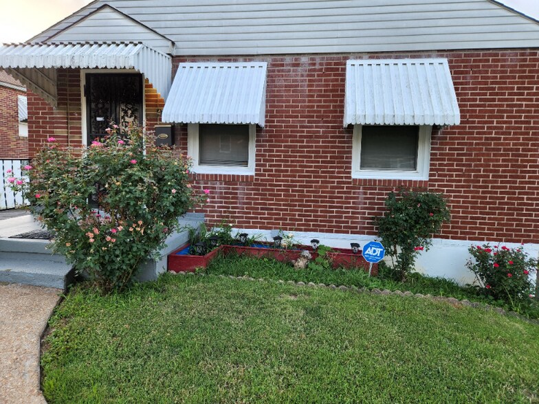 Primary Photo - 4706 Roxie St