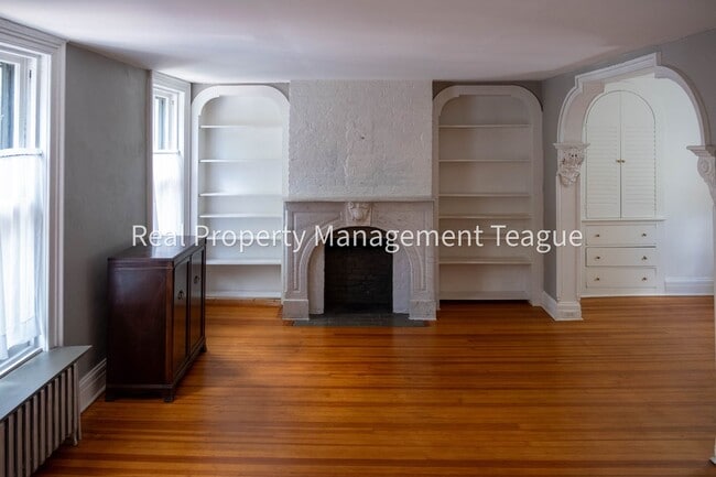 Building Photo - Beautiful Brownstone !