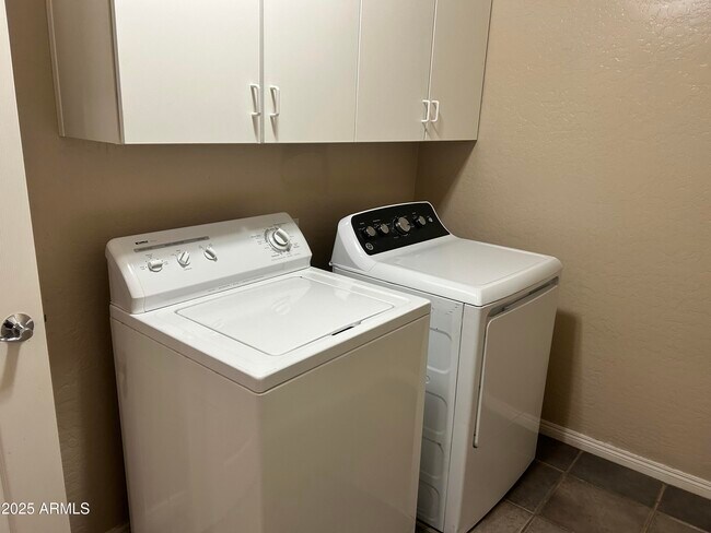 Building Photo - 3131 E Legacy Dr