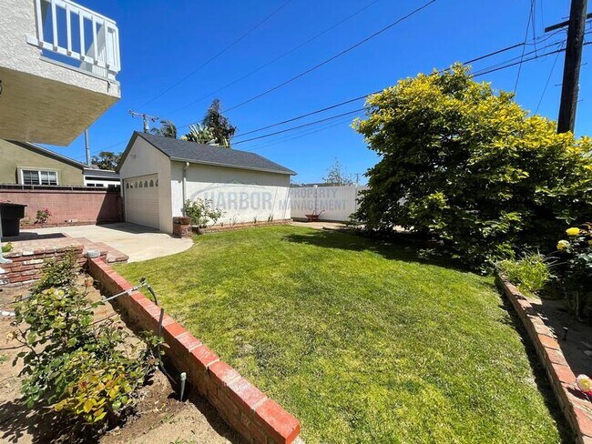 Building Photo - 5020 Ruby St