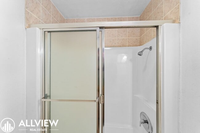 Building Photo - Stylish Studio with Balcony & Resort Ameni...