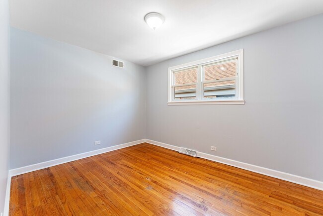 Building Photo - 4507 S Leamington Ave
