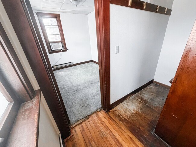 Building Photo - 816 Cass St