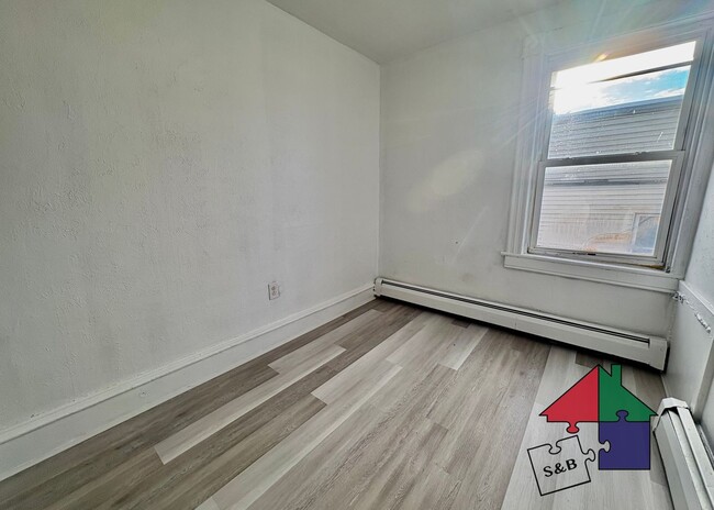 Building Photo - 94 Malletts Bay Ave